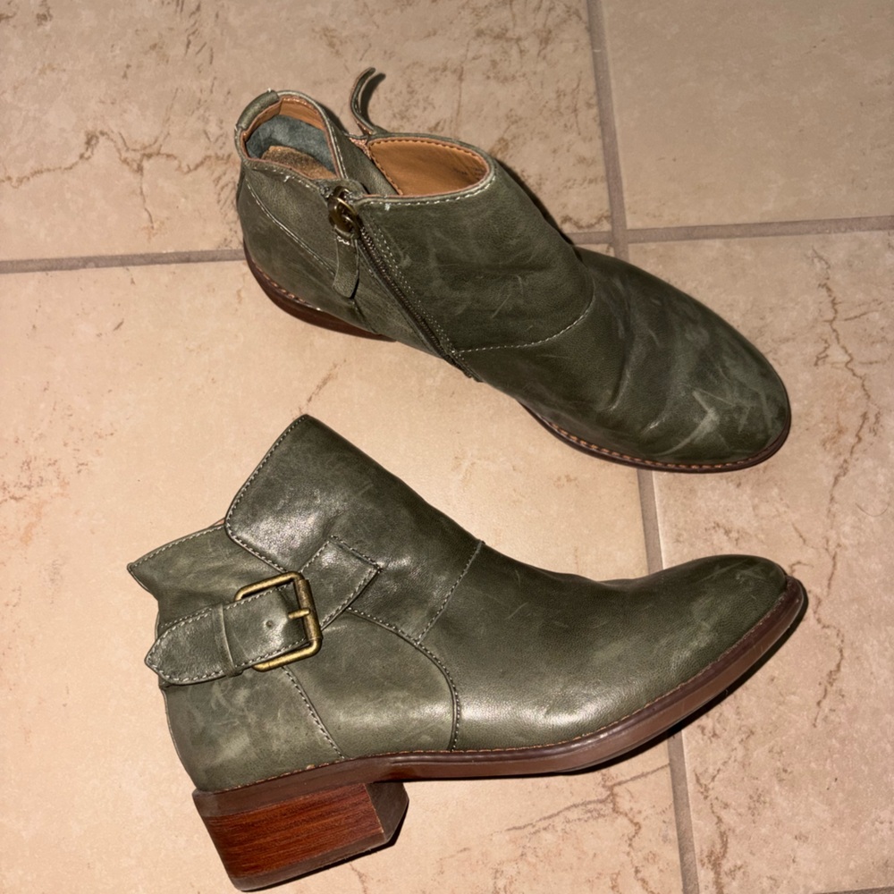 Women's Leather Bootie